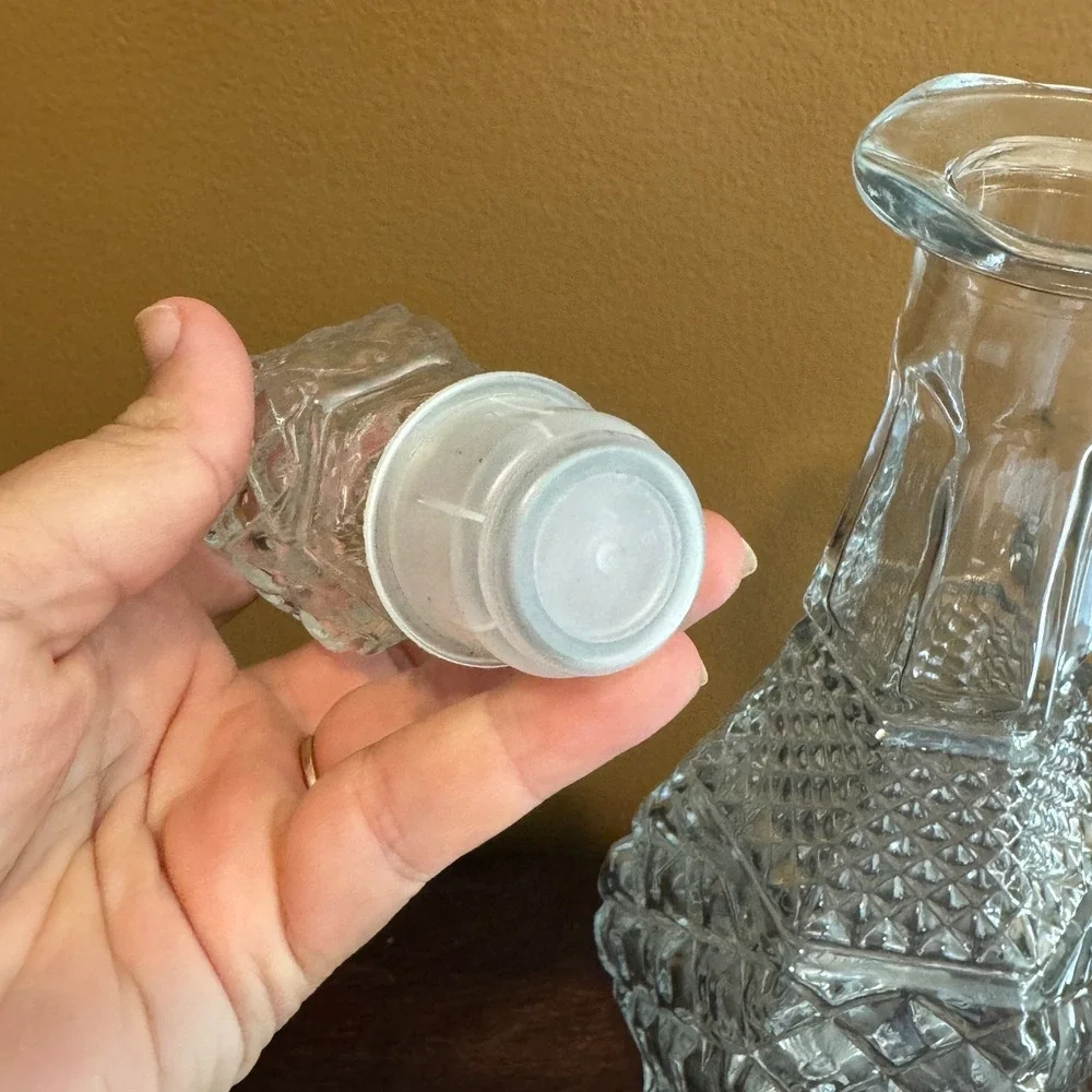 Vintage Clear‎ Glass Decanter with Stopper Diamond Pattern